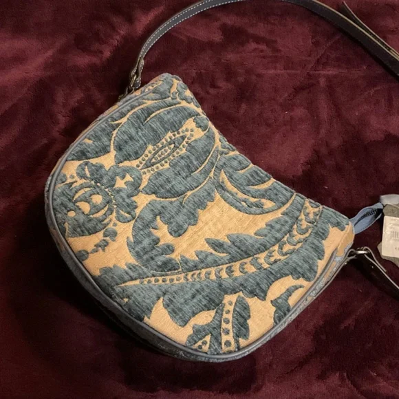 Italian Brocade Coat with matching Handbag - Picture 12 of 15